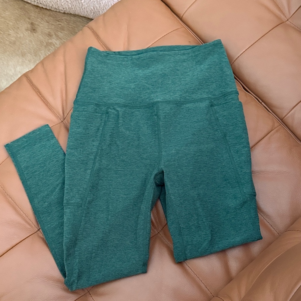 Beyond Yoga Caught in the Midi Green High-Waist Stretch Leggings with pockets